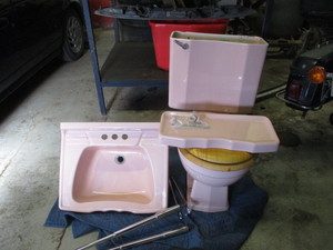 lot 188 image: Pink Toilet and Sink