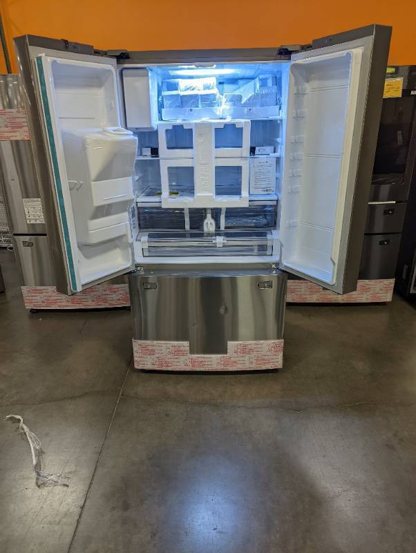 lot 214 image: Samsung 28 cu. ft. 3-Door French Door Refrigerator in Stainless Steel with CoolSelect Pantry (Scratch and Dent) - 1 Year Warranty