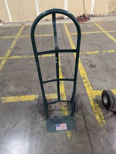 lot 647 image: Harper 600lb Hand Truck