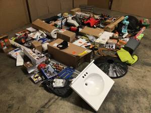 Pallet of Small Miscellaneous and Other Small Houseware Items - Review all pictures - Open Boxes