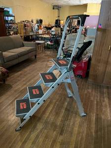 lot 3 image: Little Giant Safety Step