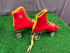 lot 8 image: Vintage Official Roller Derby Skates