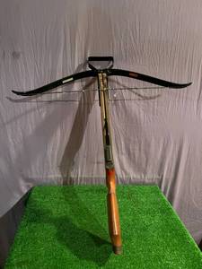 lot 10 image: Crossbow