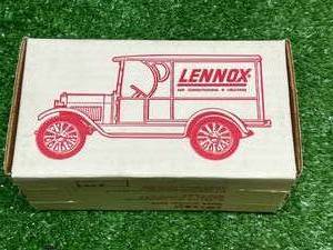lot 22 image: Ertl Lennox 1923 12 Ton Truck Bank
