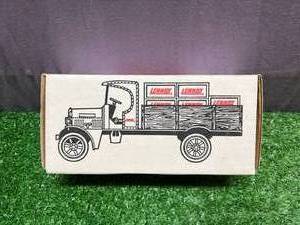 lot 23 image: Ertl Lennox 1925 Kenworth Crate Bank 125 Scale