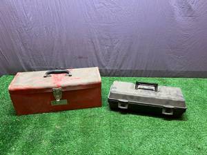 lot 62 image: Tool Boxes - John Deere & International