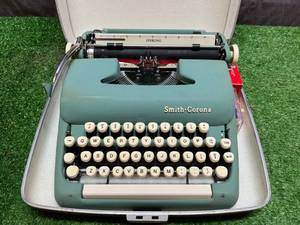 lot 64 image: Vintage Smith-Corona Typewriter