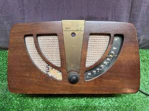 lot 76 image: Vintage Zenith Radio