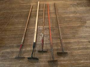 lot 87 image: Hoes