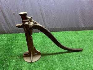 lot 90 image: Vintage Avery Jack