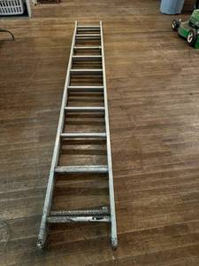lot 92 image: Extension Ladder