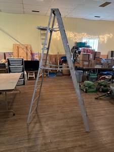 lot 93 image: 8 Ladder
