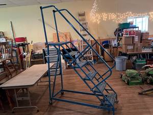 lot 100 image: 6 Step Rolling Safety Ladder with Platform