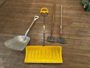 lot 103 image: Shovels & Scrapers