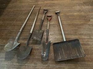 lot 105 image: Shovels