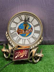 lot 150 image: Schlitz Light Up Clock