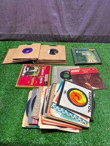 lot 168 image: 45 Records - Johnny Cash, Elvis, Donna Fargo & More
