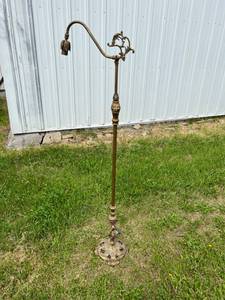 lot 190 image: Antique Cast Iron Base Floor Lamp