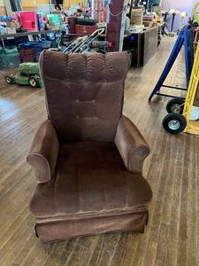 lot 191 image: Swivel & Rocking Chair