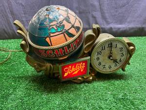lot 194 image: Schlitz Light Up Clock