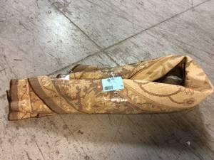 lot 35 image: 8X8 Ft. RND 245 X 245 O Cream Light Brown Rug by Classic Agra Collection See Pictures