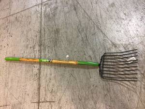 lot 37 image: 10-Tine Welded Bedding Fork by Ames Customer Returns See Pictures