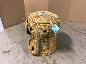 lot 89 image: 20.5 in. W Animal Laundry Hamper in Natural by Home Decorators Collection Customer Returns See Pictures