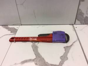 18 in. Heavy-Duty Cast Iron Pipe Wrench with 2 in. Jaw Capacity by Husky Customer Returns See Pictures