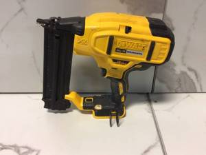 20-Volt Max Lithium-Ion 18-Gauge Cordless Brad Nailer Kit by DEWALT Unable to tested Customer Return See Pictures