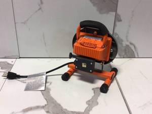 lot 30 image: 250-Watt Portable Halogen Work Light by HDX Customer Returns See Pictures