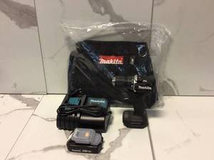 lot 42 image: 18-Volt LXT Sub-Compact Lithium-Ion Brushless Cordless 12 in. Driver Drill Kit, 1.5Ah by Makita Customer Returns See Pictures