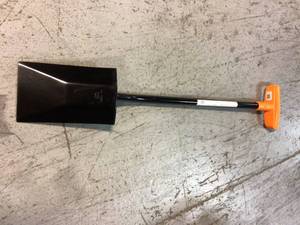 lot 58 image: 47 in. Garden Spade Shovel by Fiskars See Pictures
