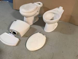 Lot of 2 White Toilets - Review all pictures - Good Condition