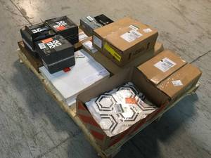 Pallet with assorted Ceramic Flooring various models and sizes customer returns see pictures