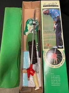 lot 112 image: Vintage Arnold Palmer indoor golf game, New, IOB
