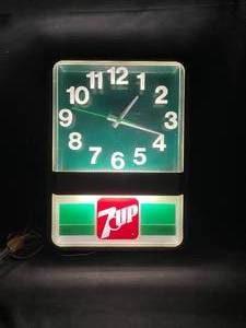 lot 192 image: Vintage 7-Up clock, internally lit