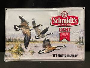 lot 218 image: Schmidts tin tacker with geese