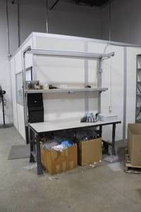lot 17 image: Workstation