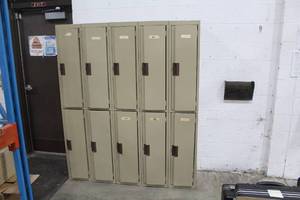 lot 19 image: Edsal Metal Locker Unit 10-door