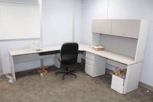 lot 21 image: Corner Desk with Rolling Office Chair