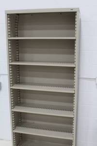 lot 26 image: Tennsco Metal Book Shelf 6-shelf