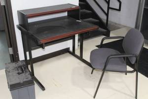 lot 35 image: Computer Desk with Office Arm Chair