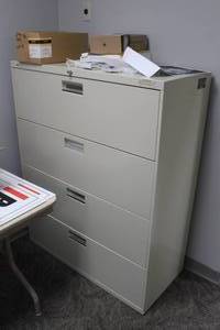 lot 46 image: Hon Metal Lateral File Cabinet 4-drawer