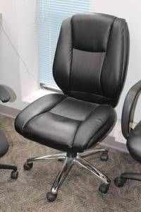 lot 58 image: Rolling Office Arm Chair