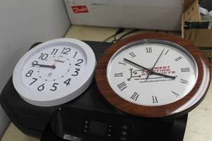 lot 64 image: Lot of (2) Office Wall Clocks