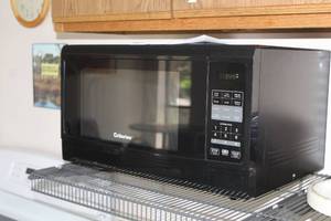 lot 113 image: Criterion Household Countertop Microwave Oven