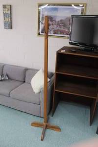 lot 118 image: Wood Coat Rack