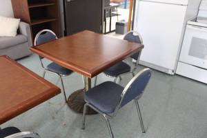 lot 136 image: 36 MetalWood Pedestal Conference Table with (3) MetalPadded Conference Chairs