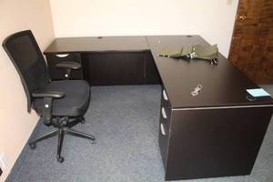 lot 313 image: Office Desk with Rolling Office Arm Chair