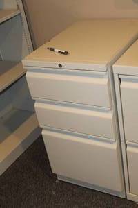 lot 319 image: Metal File Cabinet 3-drawer